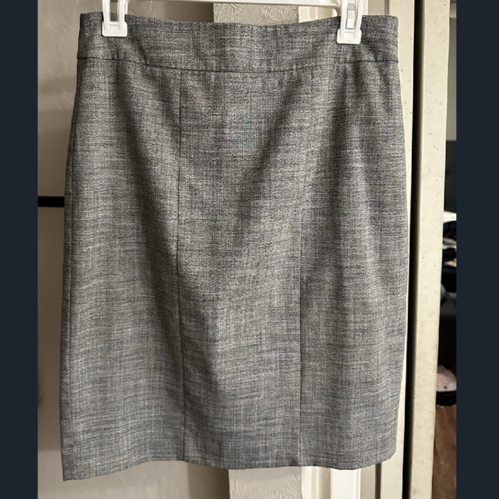👩🏻‍💼 Ann Taylor Gray Women’s Pencil Skirt sz 4!